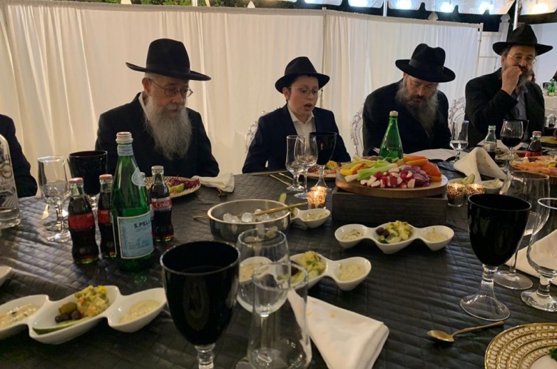 בסמוך ל'אוהל' הרבי: שמחת הבר מצווה לבן יו