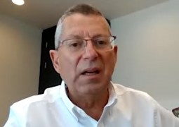 תקיעת שופר בהרמת כוסית דרך ה'זום' לכבוד החגים בחברת 'קווים. מנכ״ל החברה מר אריק סיני הסביר למי מהצופים שלא הכיר, מיהו הבעל תוקע, הנהג החב תקיעת שופר בהרמת כוסית דרך ה'זום' לכבוד החגים בחברת 'קווים. מנכ״ל החברה מר אריק סיני הסביר למי מהצופים שלא הכיר, מיהו הבעל תוקע, הנהג החב