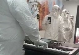 לקראת יום הכיפורים: קבוצת מתנדבים, עטויים בלבוש מוגן, הגיעו למחלקת קורונה בבית הרפואה לקראת יום הכיפורים: קבוצת מתנדבים, עטויים בלבוש מוגן, הגיעו למחלקת קורונה בבית הרפואה