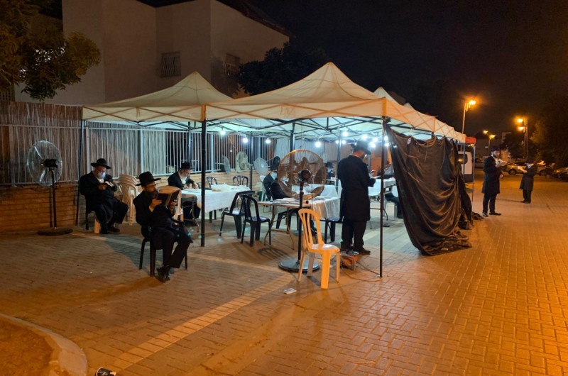 בחצרות קדשך: ליל הושענא רבא בכפר חב