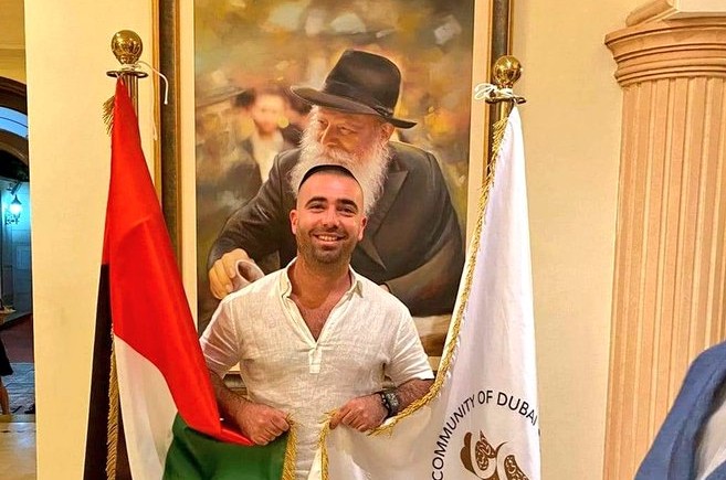 הזמר הישראלי חגג שמחת תורה באיחוד האמירויות עם הרב דוכמן