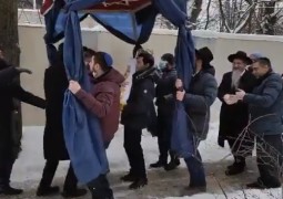 'ותנו כבוד לתורה': הכנסת ספר תורה לבית חב 'ותנו כבוד לתורה': הכנסת ספר תורה לבית חב