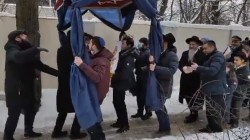'ותנו כבוד לתורה': הכנסת ספר תורה לבית חב 'ותנו כבוד לתורה': הכנסת ספר תורה לבית חב