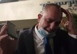 ראש העיר שוחח עם הרב ביטון ופרץ בבכי: ראש העיר שוחח עם הרב ביטון ופרץ בבכי: