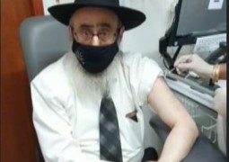 לאחר התייעצות: סגן מזכיר בית הדין הרב מנחם מענדל גלוכובסקי מקבל את החיסון לפי הנחייתו של רופא ידיד כפסיקת בית הדין בקשר לחיסון נגד נגיף הקורונה לאחר התייעצות: סגן מזכיר בית הדין הרב מנחם מענדל גלוכובסקי מקבל את החיסון לפי הנחייתו של רופא ידיד כפסיקת בית הדין בקשר לחיסון נגד נגיף הקורונה