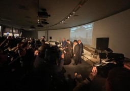 רבה של רוסיה השליח הרב בערל לאזאר בתפילת 'קל מלא רחמים', בטקס הנערך במוזיאון היהודי הגדול, לרגל יום הזיכרון הבינלאומי לשואה, יום בו שוחרר ב-1945 מחנה ההשמדה אושוויץ מידי הנאצים רבה של רוסיה השליח הרב בערל לאזאר בתפילת 'קל מלא רחמים', בטקס הנערך במוזיאון היהודי הגדול, לרגל יום הזיכרון הבינלאומי לשואה, יום בו שוחרר ב-1945 מחנה ההשמדה אושוויץ מידי הנאצים