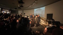 רבה של רוסיה השליח הרב בערל לאזאר בתפילת 'קל מלא רחמים', בטקס הנערך במוזיאון היהודי הגדול, לרגל יום הזיכרון הבינלאומי לשואה, יום בו שוחרר ב-1945 מחנה ההשמדה אושוויץ מידי הנאצים רבה של רוסיה השליח הרב בערל לאזאר בתפילת 'קל מלא רחמים', בטקס הנערך במוזיאון היהודי הגדול, לרגל יום הזיכרון הבינלאומי לשואה, יום בו שוחרר ב-1945 מחנה ההשמדה אושוויץ מידי הנאצים