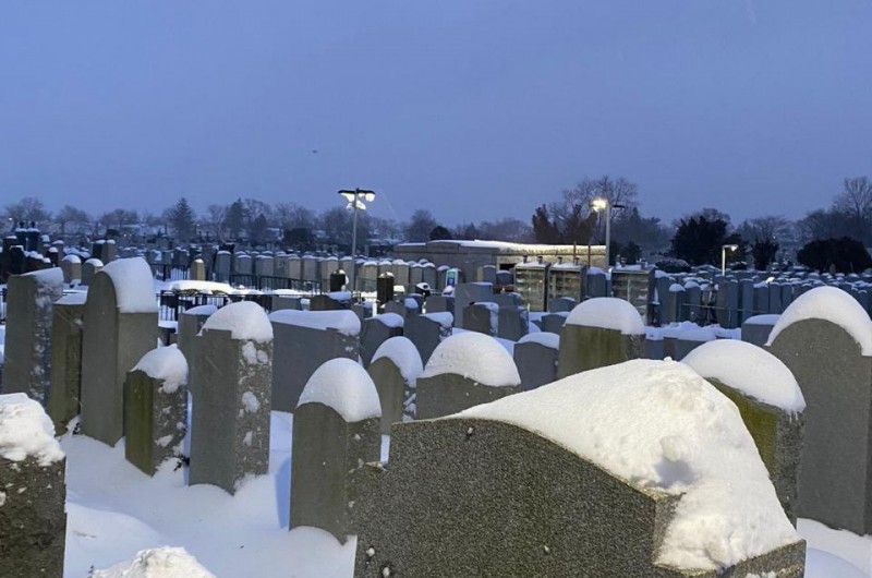 מעטה לבן: סופת שלגים עזה פוקדת בשעות האחרונות את ניו יורק. כך נראה הערב בית אוהל חב