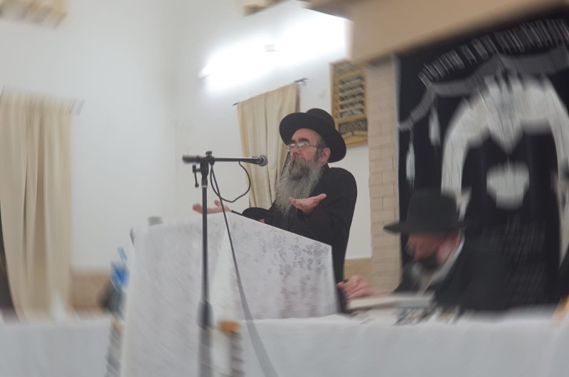 הערב מוצאי אסרו חג, נערך בבית הכנסת חב