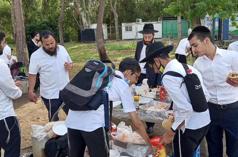 תלמידי ישיבת בן הזמנים מנתיבות ומנחל'ה בטיול משותף