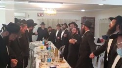 צפו: שלוחי הרבי בעיר הבירה ירושלים בריקוד חסידי בהתוועדות שנערכה לרגל כ צפו: שלוחי הרבי בעיר הבירה ירושלים בריקוד חסידי בהתוועדות שנערכה לרגל כ
