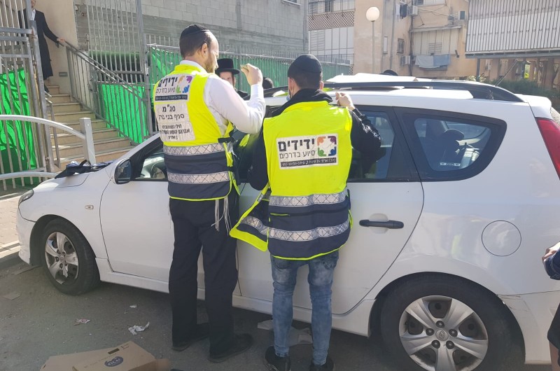 תבדקו ותצילו חיים: תינוקת כבת חצי שנה ננעלה ברכב בני ברק וחולצה בשלום ע