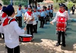 תלמוד תורה 'אור מלכה' בראשון לציון: להקת המתופפים בחזרות האחרונות לקראת הפאראד המסורתי בעיר בל תלמוד תורה 'אור מלכה' בראשון לציון: להקת המתופפים בחזרות האחרונות לקראת הפאראד המסורתי בעיר בל