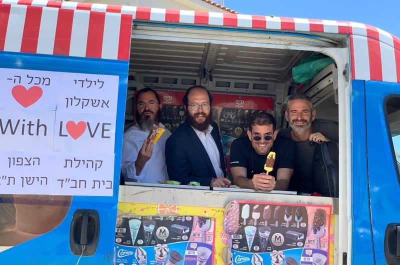 הקהילה תרמה - שלוחי הרבי חילקו: בשיתוף פעולה בין שלוחי חב