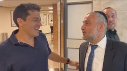 בכנסת: אבוטבול מחמיא לשיקלי על הראיון שהעניק ל'כפר חב בכנסת: אבוטבול מחמיא לשיקלי על הראיון שהעניק ל'כפר חב