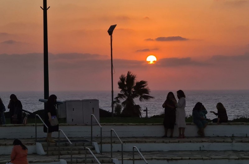 ניגונים והתוועדות מול הים בנתניה: המנהלות של ה'רשת' התכנסו