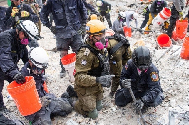 עוברים לאיתור: צוותי החילוץ התייאשו מלמצוא ניצולים חיים