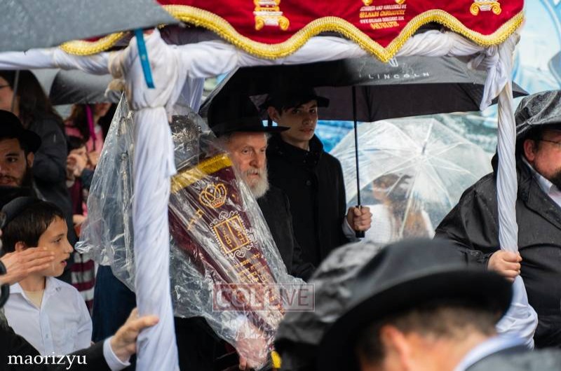 סופת ההוריקן 'הנרי' לא עצרה הכנסת ספר תורה בקראון הייטס