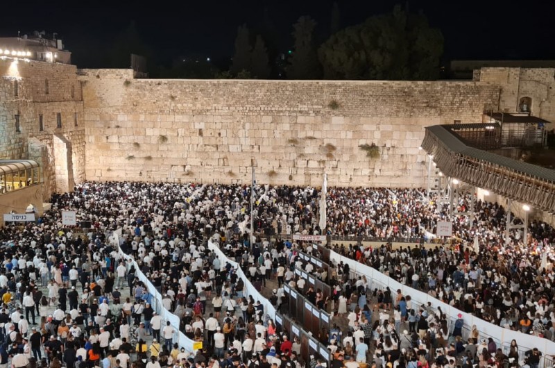 בחלוקה לקפסולות: מעמד סליחות מרכזי בכותל המערבי