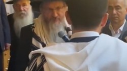 צפו: רבה של רוסיה, הרב בערל לאזאר בברכות בברית לנכד הנגיד ר' לוי הלוי לבייב, בבית הכנסת 'בלשוי ברוניא' במרכז מוסקבה. המוהל: רב העיר בריאנסק, השליח הרב מנחם מענדל זקלס צפו: רבה של רוסיה, הרב בערל לאזאר בברכות בברית לנכד הנגיד ר' לוי הלוי לבייב, בבית הכנסת 'בלשוי ברוניא' במרכז מוסקבה. המוהל: רב העיר בריאנסק, השליח הרב מנחם מענדל זקלס