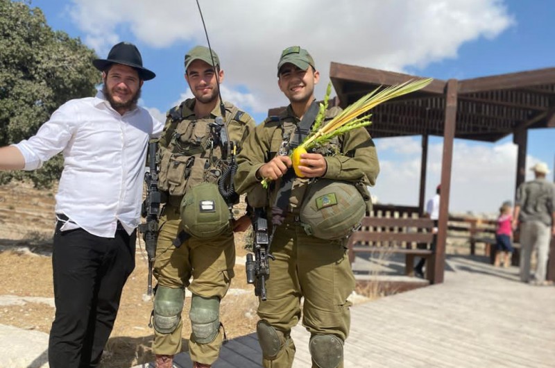 לכל פינה וכל קצה: חסידי חב