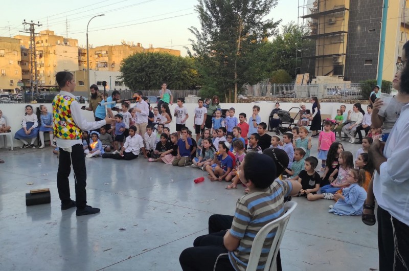 בערב הושענה רבה: שמחת בית השואבה בשכונת רסקו בלוד