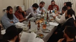 כוחה של התוועדות חסידית: בבית הכנסת 'אוהב ישראל' בביתר הוחלט ב'שבת בראשית' לחדש שיעור חסידות בבתי אנ כוחה של התוועדות חסידית: בבית הכנסת 'אוהב ישראל' בביתר הוחלט ב'שבת בראשית' לחדש שיעור חסידות בבתי אנ