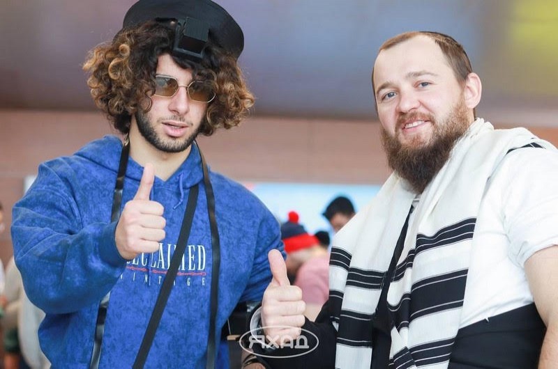 שלוחים הביאו 600 נערים יהודים לדובאי. מחר: חתונה בלב המדבר