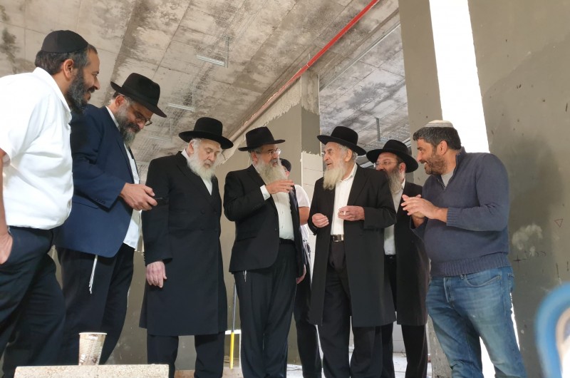 הרבנים לנדא וירוסלבסקי סיירו במקוואות הטהרה בנחל'ה