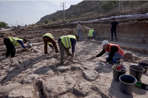 בן 2000 שנה: בית כנסת מימי בית שני נמצא בחפירות במגדל