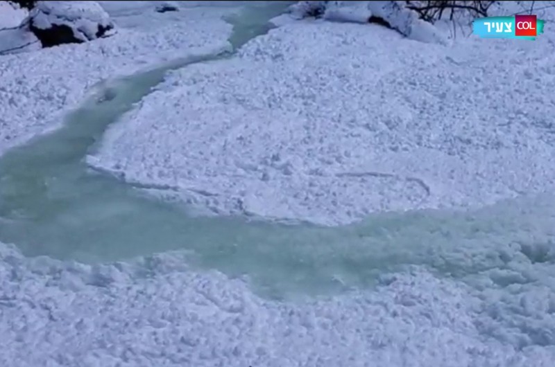 הנהר קפא ברגע: הקנדי יצא לטיול ונחשף למראה המדהים הזה
