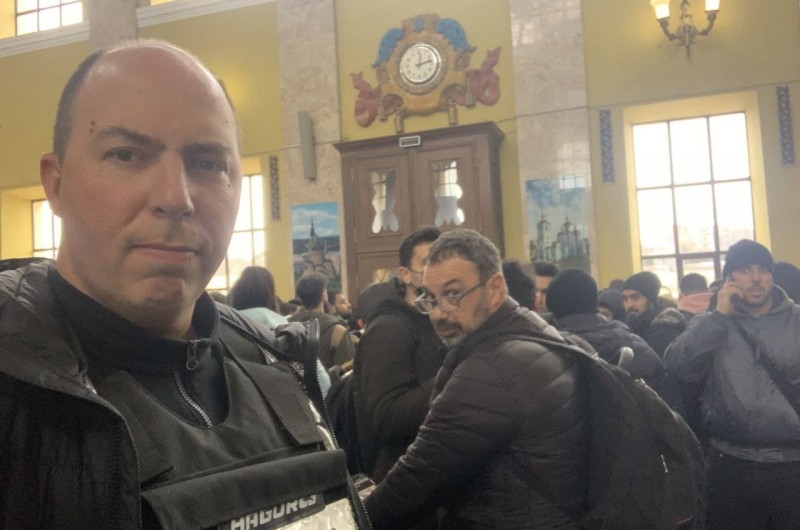 העיתונאים עוזבים - השלוחים נשארים: כתב חדשות13 אור הלר מדווח חרקוב-אוקראינה, כי קיבל הוראה להתפנות מהעיר והוא יוצא למסע של כ-1,000 ק