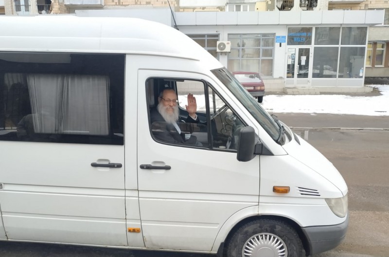 הקפטן עוזב אחרון: אחרי שדאג לחברי הקהילה היהודית בעירו לעבור את גבולות אוקראינה ולברוח מהמלחמה, שליח חב