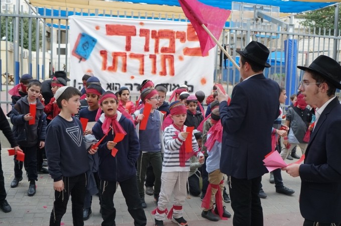 מלחמת רוסיה-אוקראינה? תראו מה הפנסאים בלוד הכינו