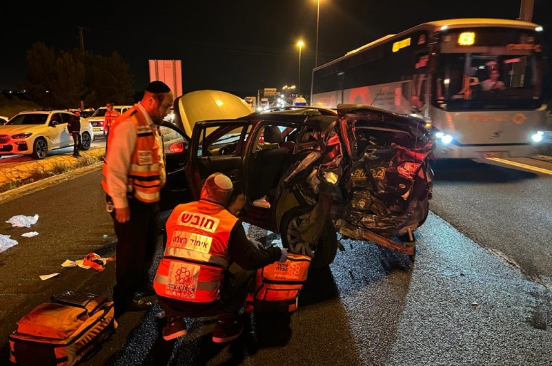 תאונת דרכים קשה ליד קרית גת: תשעה נפצעו, בהם חסידי חב