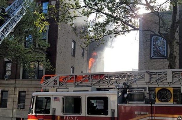 אש בבניין מגורים בקראון הייטס: תושבים ברחו בשבע וחצי בבוקר