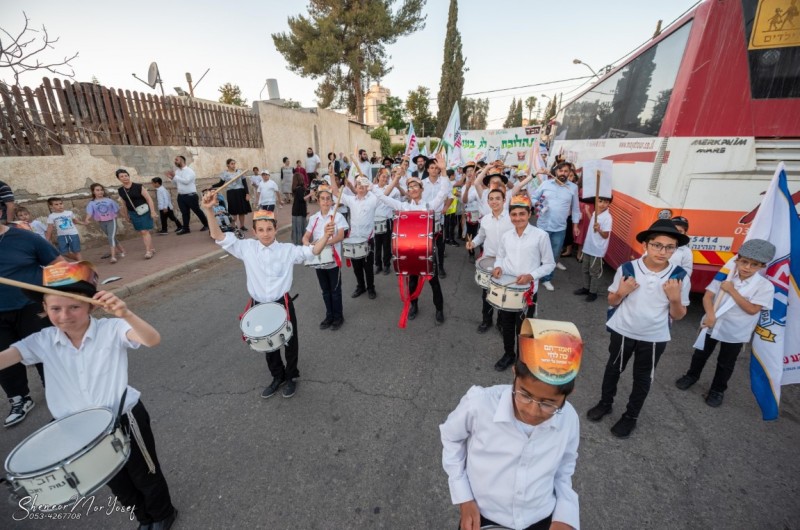 בעירו של אברהם אבינו: אלף ילדים זעקו 'שמע ישראל'