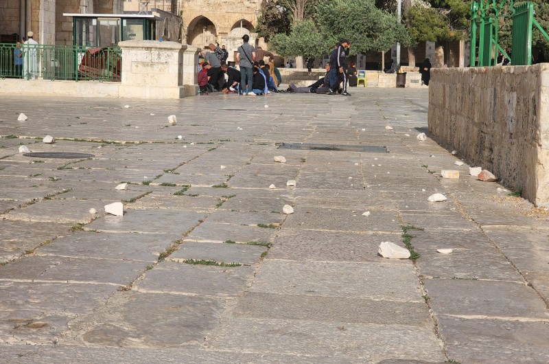 עימותים קשים בהר הבית: פורעים התבצרו וידו אבנים