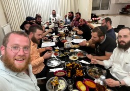 שיעור הכנה לג' תמוז ולימוד המאמר 'ואתה תצווה' עם המשפיע הרב זלמן אופן, בקהילת בית הכנסת חב שיעור הכנה לג' תמוז ולימוד המאמר 'ואתה תצווה' עם המשפיע הרב זלמן אופן, בקהילת בית הכנסת חב
