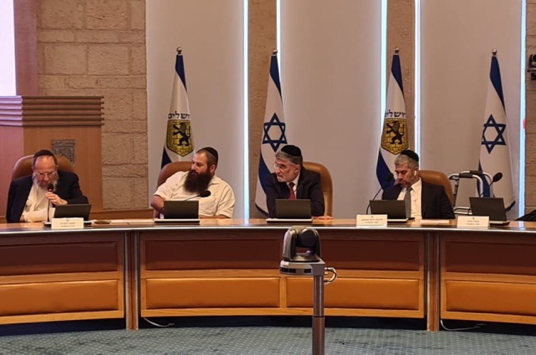 ועדת הרווחה בעיריית ירושלים, בראשות היו״ר הרב יעקב הלפרין, מישנה לראש העיר ו