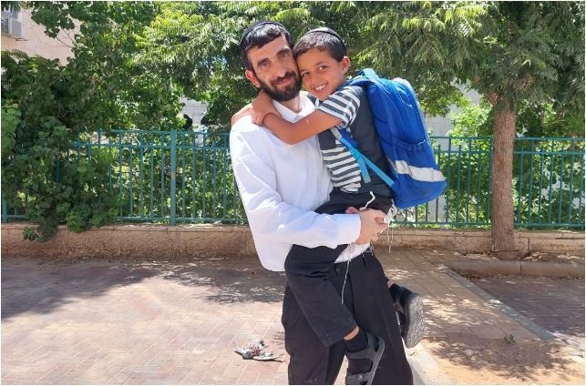 מרגש: תושב אלעד שנפצע אנוש בפיגוע שוחרר לביתו