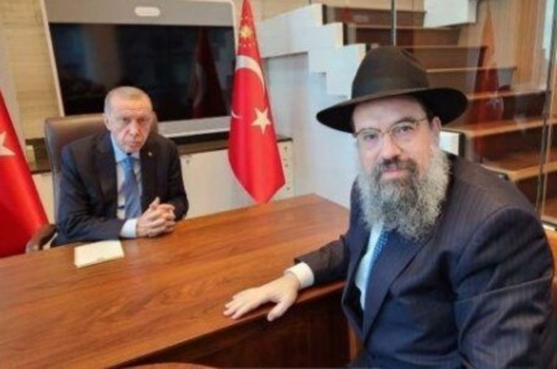 נשיא טורקיה רג'פ ארדואן ביקש: שיחה ב-4 עיניים עם שליח הרבי