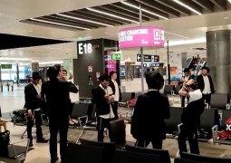 שופר בנמל התעופה לאונרדו דה וינצ'י-פיומיצ'ינו: קבוצת תמימים שהמריאה לרבי לחודש החגים ועצרה ברומא-איטליה, התפללה שחרית ולאחר מכן תקעו בשופר בטרמינל שופר בנמל התעופה לאונרדו דה וינצ'י-פיומיצ'ינו: קבוצת תמימים שהמריאה לרבי לחודש החגים ועצרה ברומא-איטליה, התפללה שחרית ולאחר מכן תקעו בשופר בטרמינל