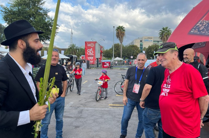 תל אביב: עשרות אלפי רוכבי אופניים נחשפו לארבעת המינים