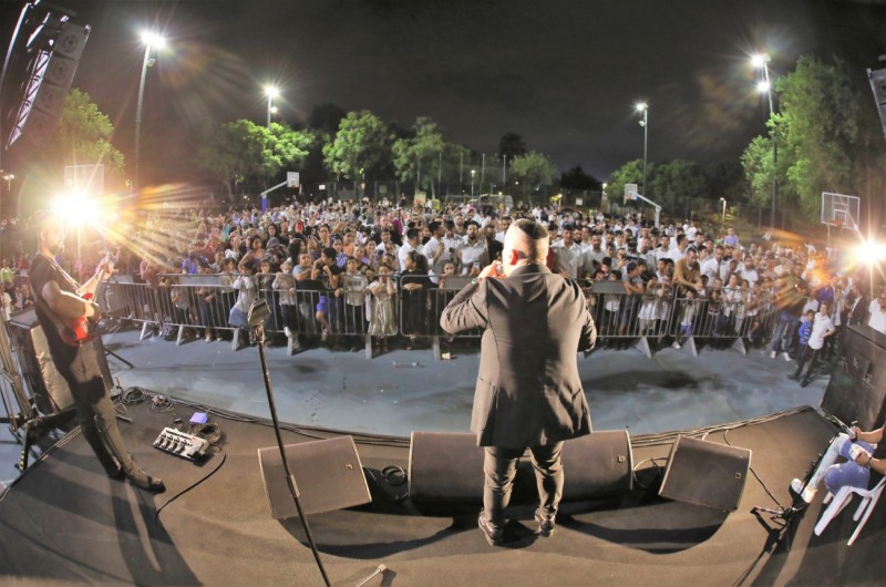 אור יהודה: אלפים בשמחת בית השואבה בפארק נוה רבין