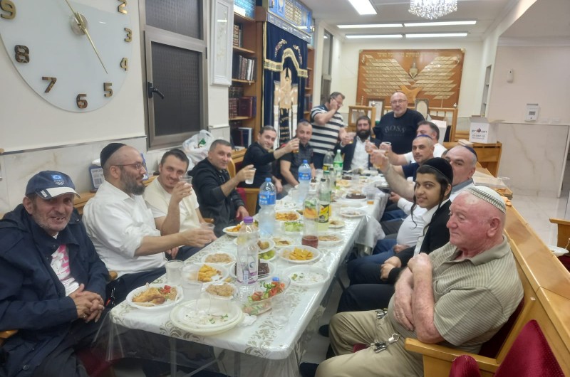 שיעור תורה והתוועדות ראש חודש חשוון לקהילת הגאורגית בעיר חולון, עם שליח הרבי - הרב אלכס בן לוי