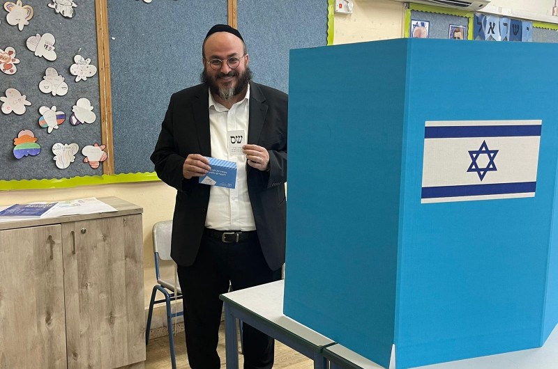 בחר לחזק את גוש הימין: השדרן החב