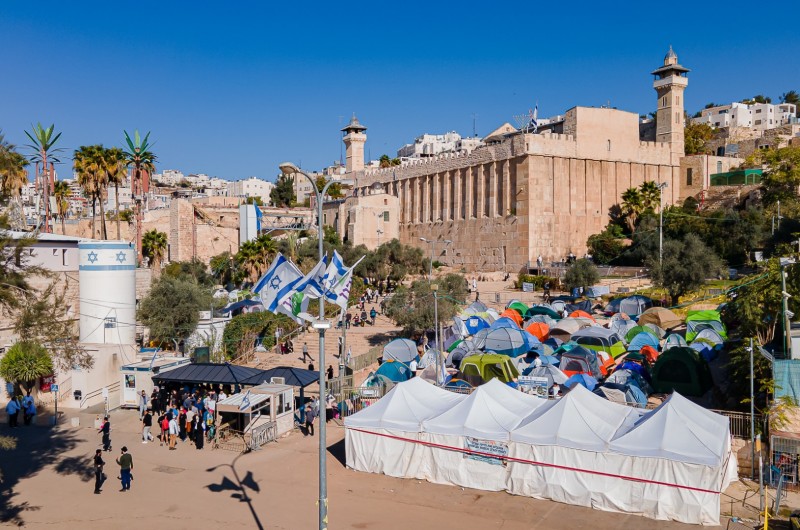 אלפי אורחים סעדו באוהל חב