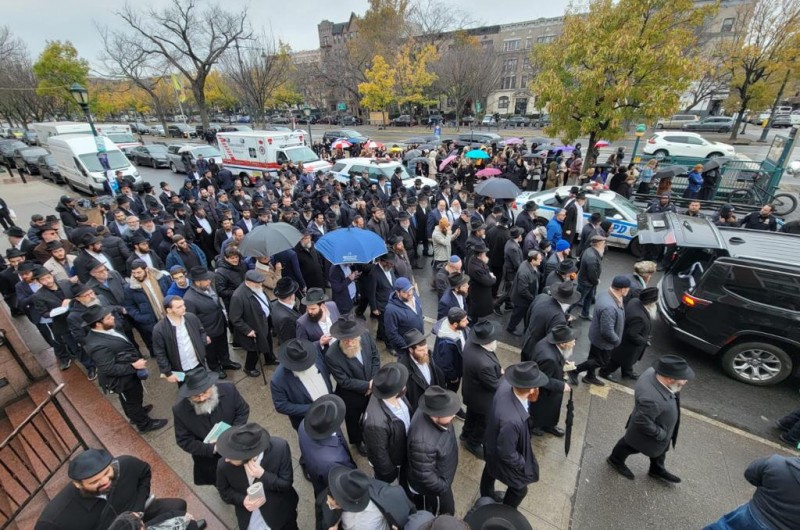 ניו יורק: הלווית הרבנית רחל דוכמן בחזית בית חיינו