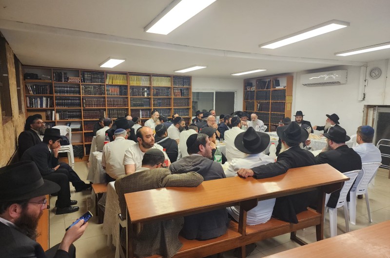 ליל שישי חסידי: התוועדות ראש חודש בבית הכנסת החב